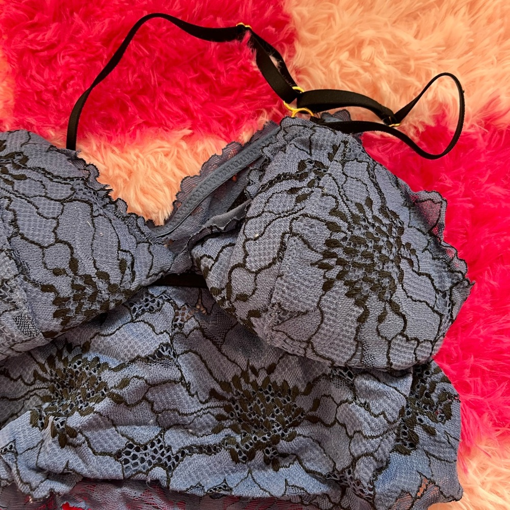 Elegant Lace Bralette - Black and Gray